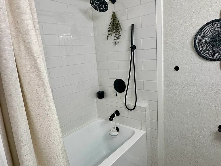 1016 Leonard St — Photo 13