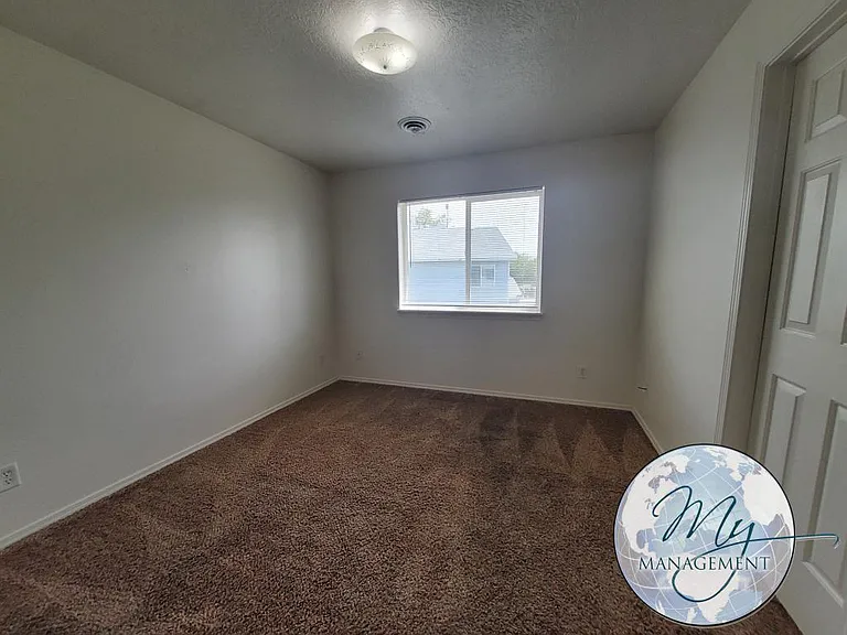 3 bed, 2.0 bath, 1180 sqft, $1,590 — Photo 14