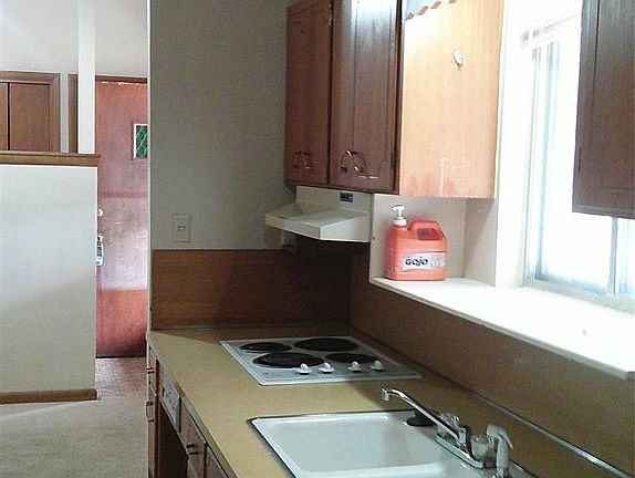 2nd image of 1621 Cinderella Ave