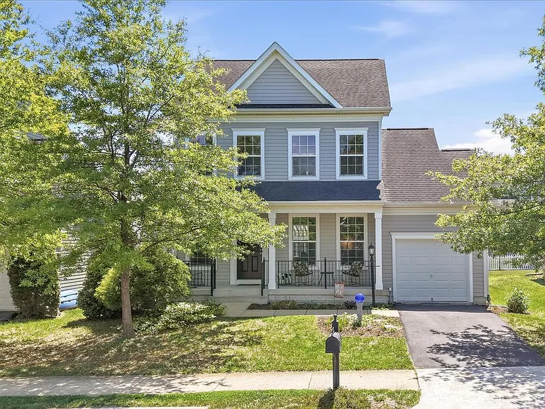 107 Fiesta Dr — Photo 2