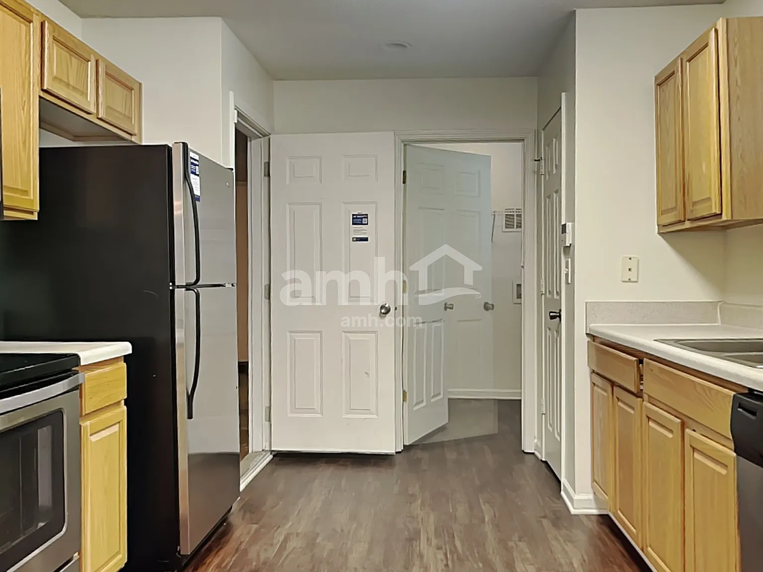 3 bed, 2.5 bath, 1700 sqft, $1,890 — Photo 3