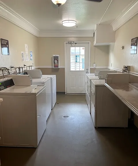Capitol Ave Apartments — Photo 22