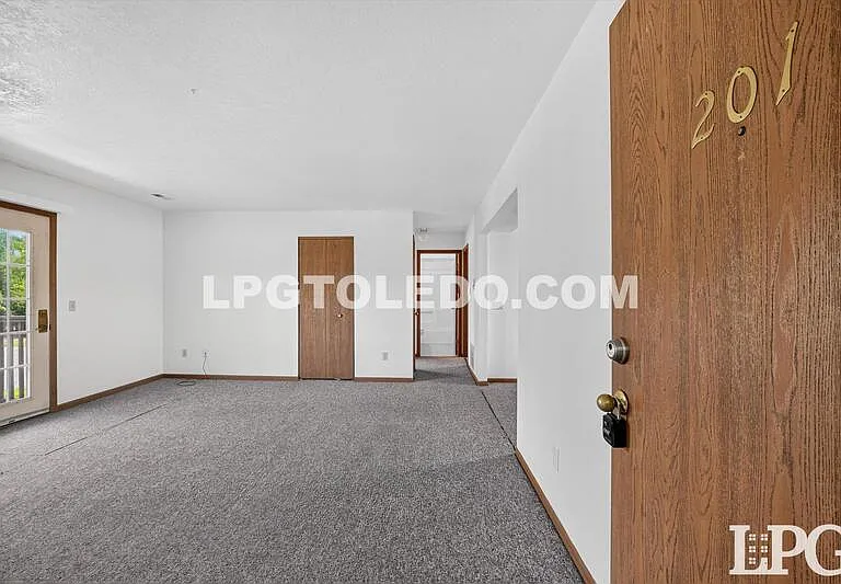 811 Hilltop Ln #201 — Photo 8