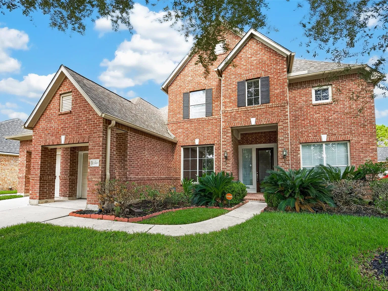 5 bed, 4.0 bath, 3181 sqft, $3,050 — Photo 3
