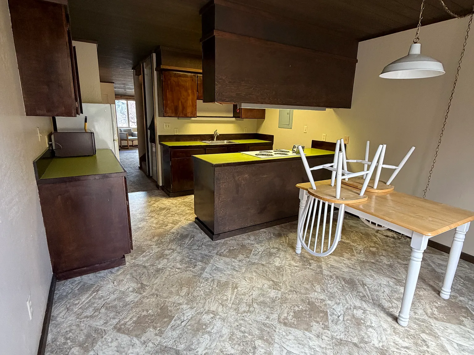 2 bed, 700 sqft, $1,000 — Photo 4