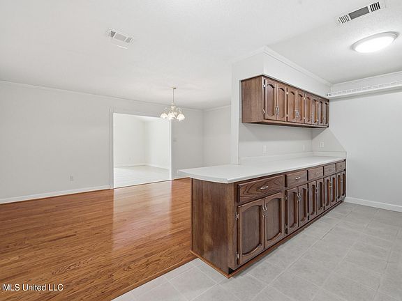 5th image of 4000 Hillandale Dr