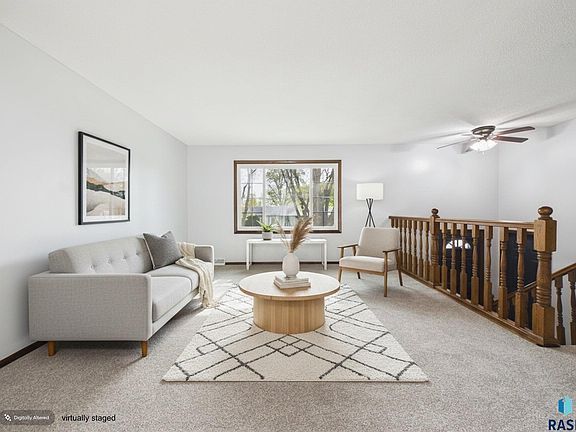 3rd image of 701 S Rohl Dr