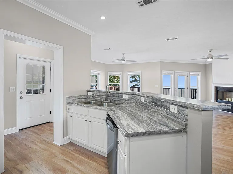 3917 Bay Front Rd — Photo 8