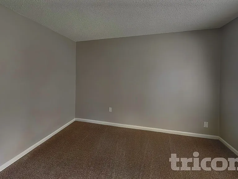 7400 Palmetto Ct — Photo 8