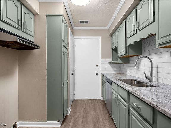 5th image of 13946 Oakbrook Dr