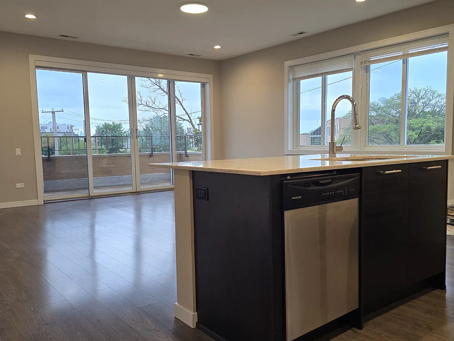 1 bed, 850 sqft, $2,195 — Photo 3