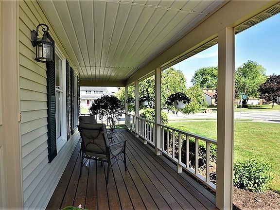 5th image of 32576 Ashdown Dr