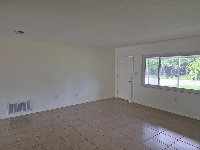7232 Dianne Dr — Photo 6