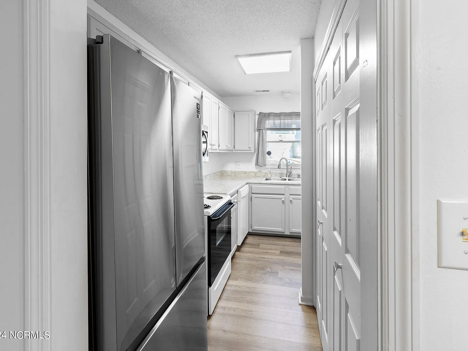 2 bed, 1.5 bath, 1024 sqft, $1,295 — Photo 4