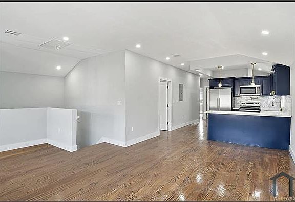 4th image of 1596 E 45th St #2