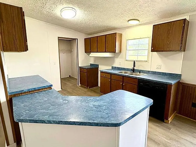 202 One Tree Ln — Photo 5