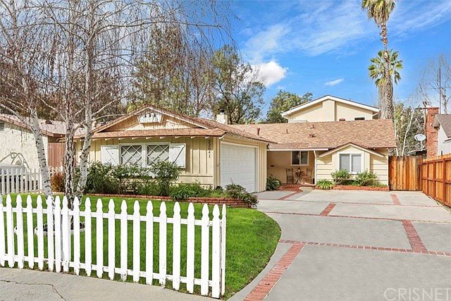 1st image of 22041 Independencia St
