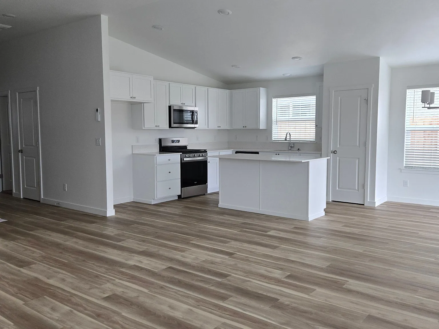 3 bed, 2.0 bath, 1477 sqft, $2,495 — Photo 1