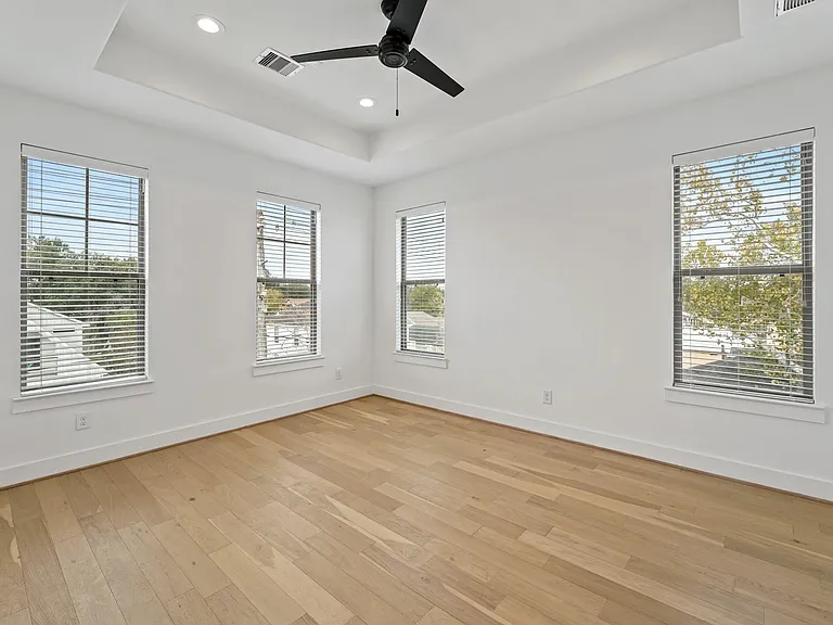 1108 Brooks St — Photo 13