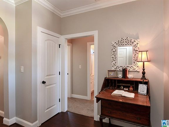 3rd image of 122 Weeping Cir