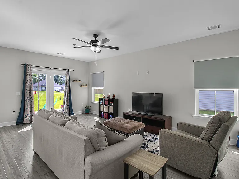 208 Alyssa Ave — Photo 11