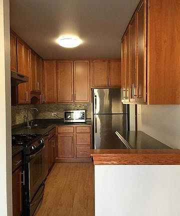 3rd image of 1115 Eisenhower Ct #0