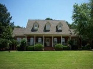 32 Stonehenge Dr, Jackson, TN 38305