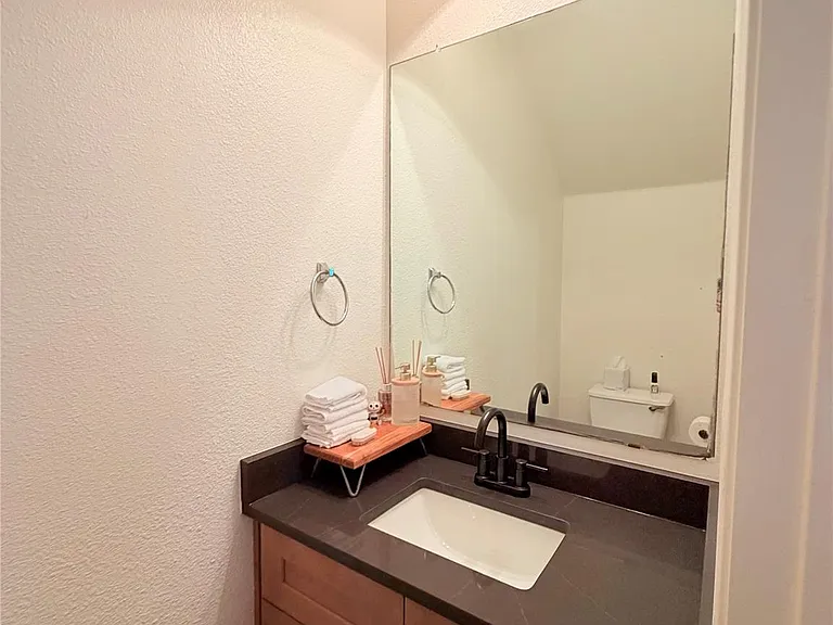 2419 Allred Dr #B — Photo 15