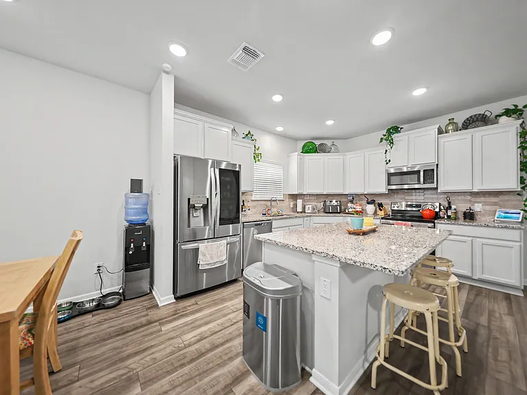 612 Pipe Creek Dr — Photo 5