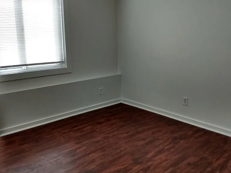 904 Center St — Photo 6