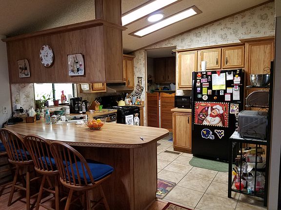 Kitchen with counter dining