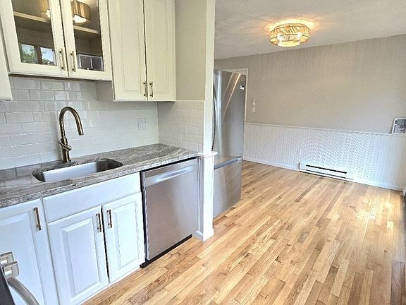 3rd image of 16 Appleton Park APT B3