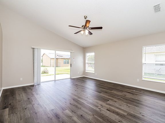 4th image of 4617 Woodford Dr