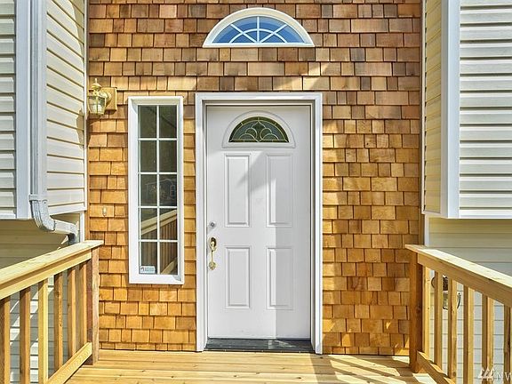 2nd image of 8320 NE Beachwood Ave