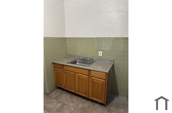 Building Photo - 65 Oak Grove Ave #1