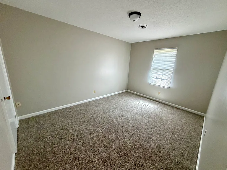 180 S Carrie St — Photo 6