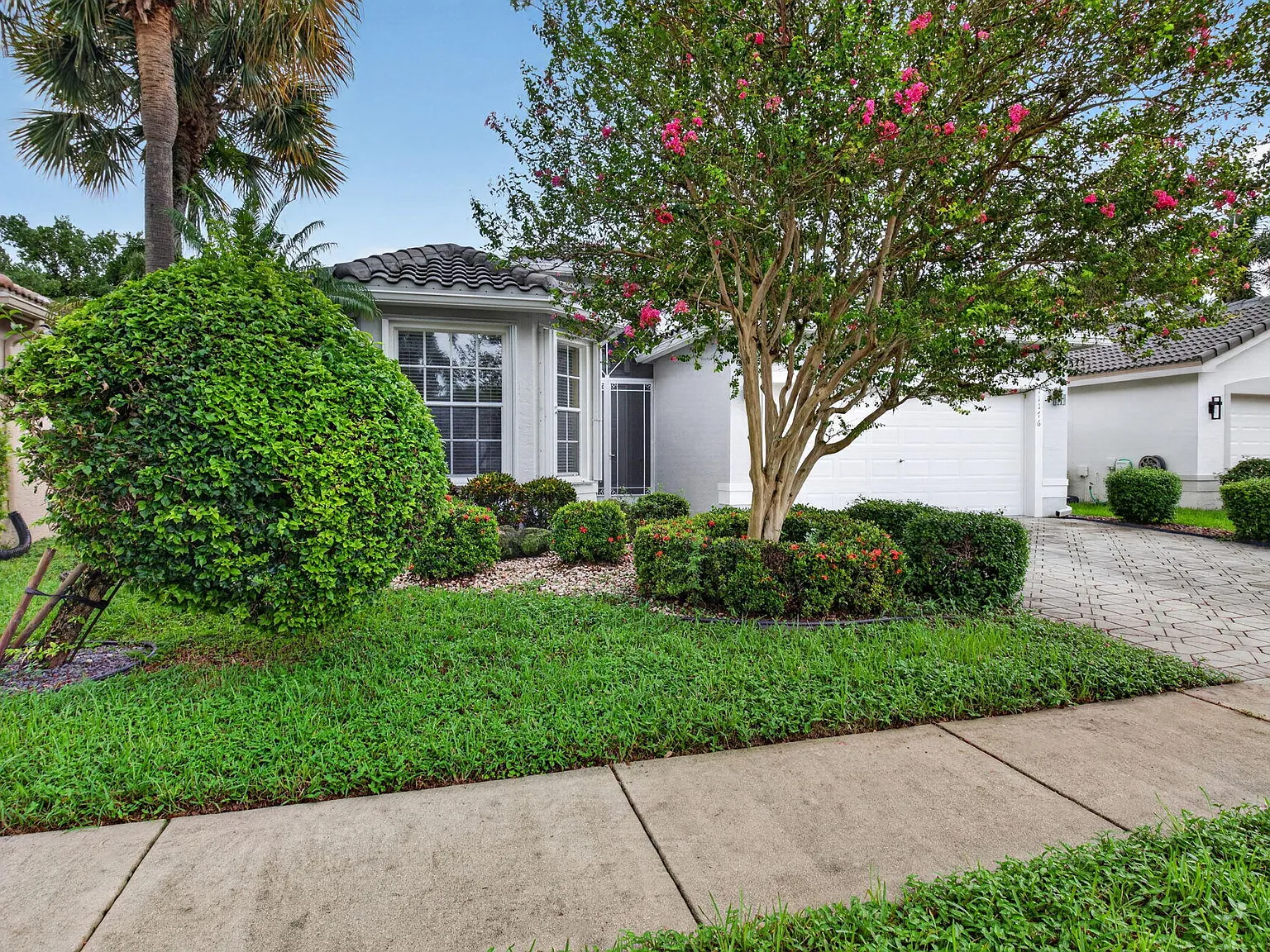 3 bed, 2.5 bath, 2070 sqft, $6,500 — Photo 2