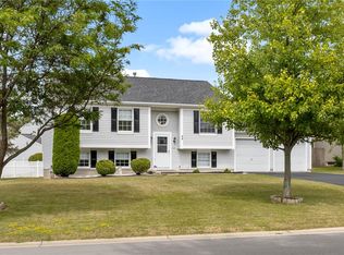 46 Constitution Cir, Rochester, NY 14624