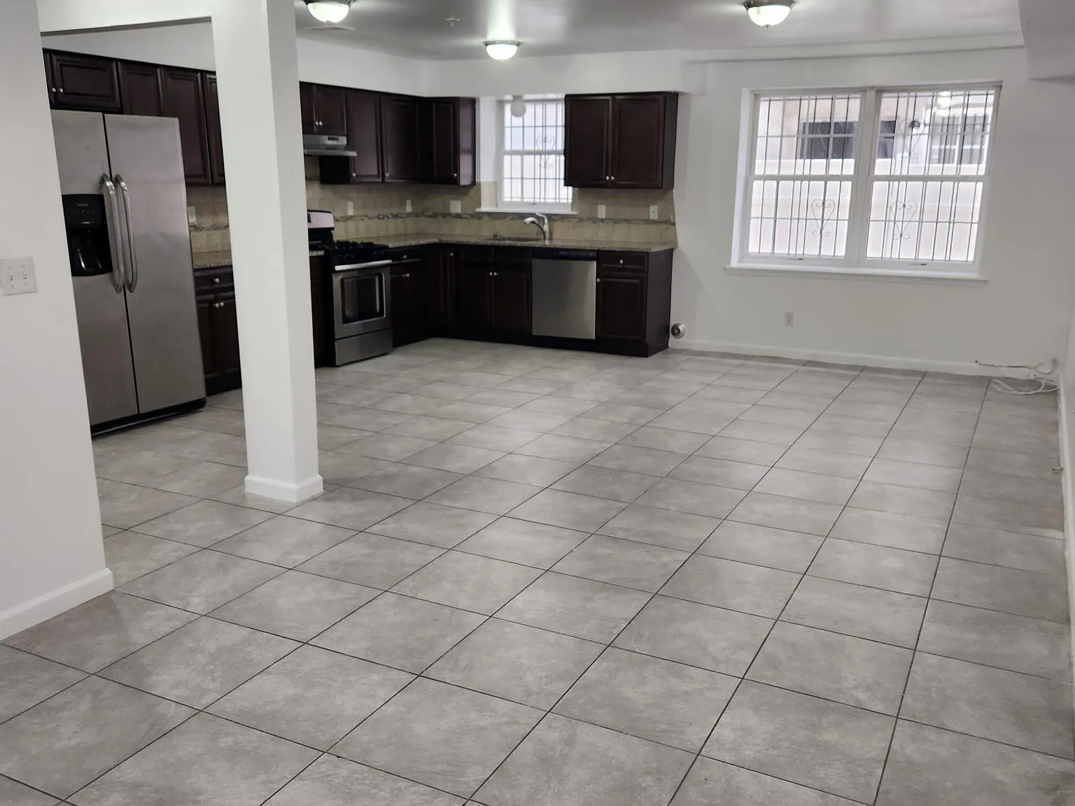 2 bed, 1200 sqft, $2,400 — Photo 4