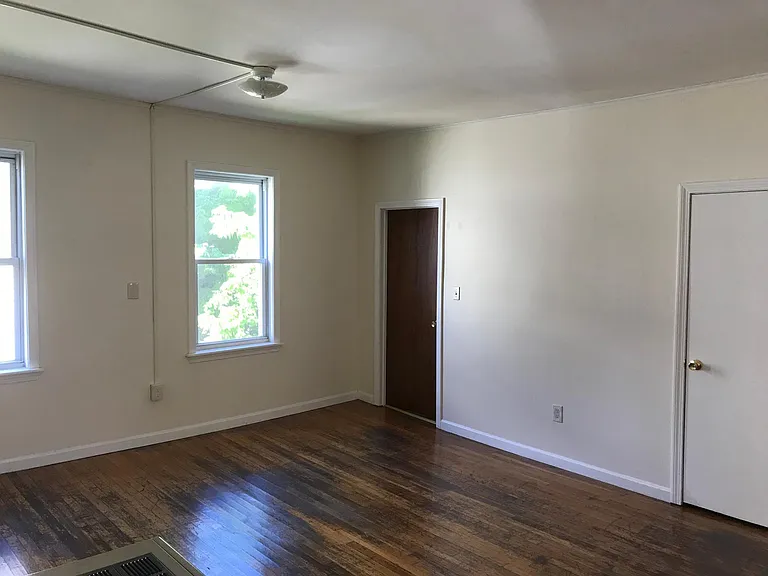 339 E Main St — Photo 5