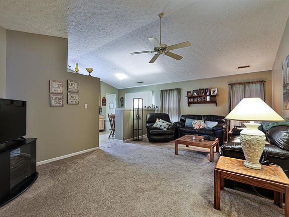 4th image of 425 Hollyhock Ct