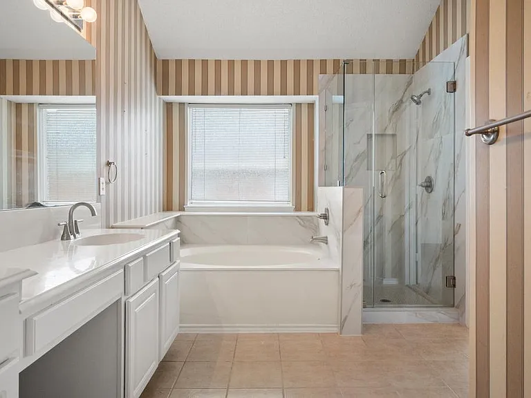 7700 Glenoaks Dr — Photo 17