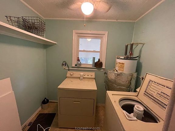 4th image of 90 Nassau Ln