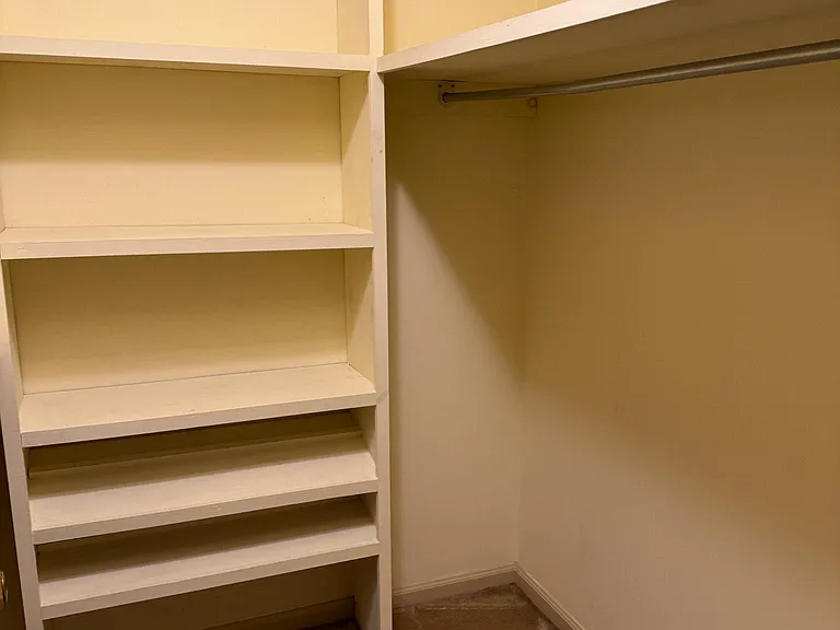 240 Chippendale Cir — Photo 11