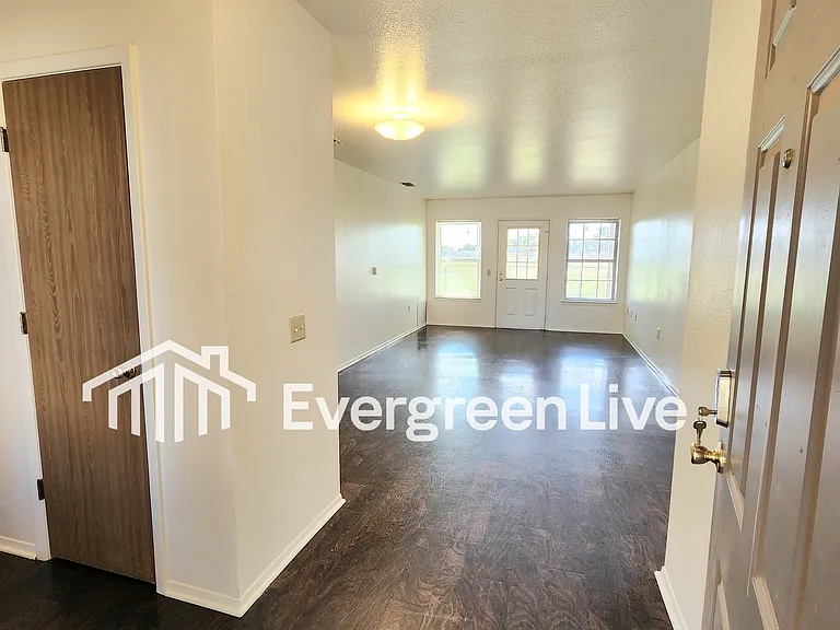 212 Fireball Dr — Photo 2