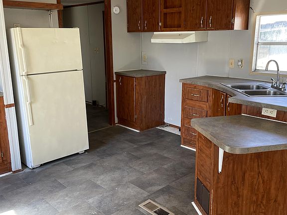 Kitchen, there is a refrigerator while it last if it goes out we will not repace There is no stove.
