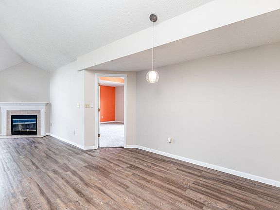 5th image of 210 Ashley Dr Unit 210