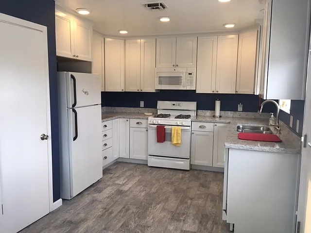 6650 N Harris Dr — Photo 3