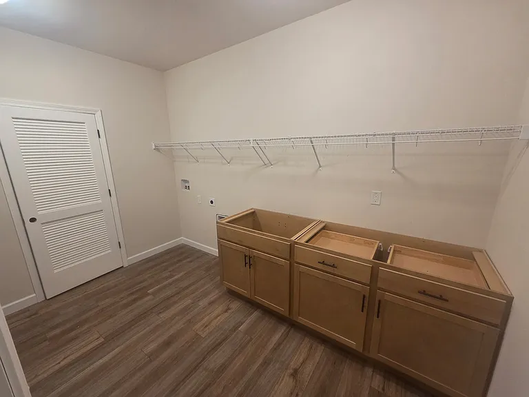 301 Andorah Dr — Photo 9