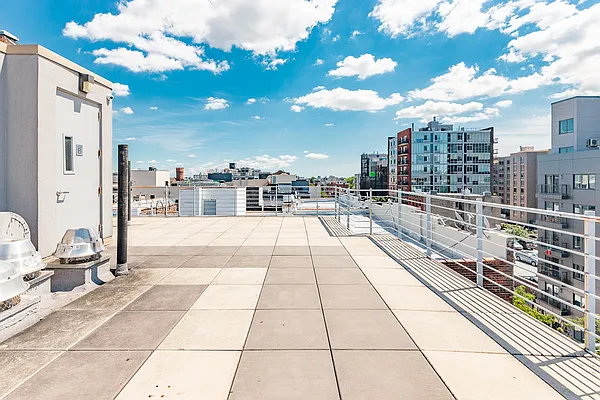 Rented by MySpaceNYC | media 87